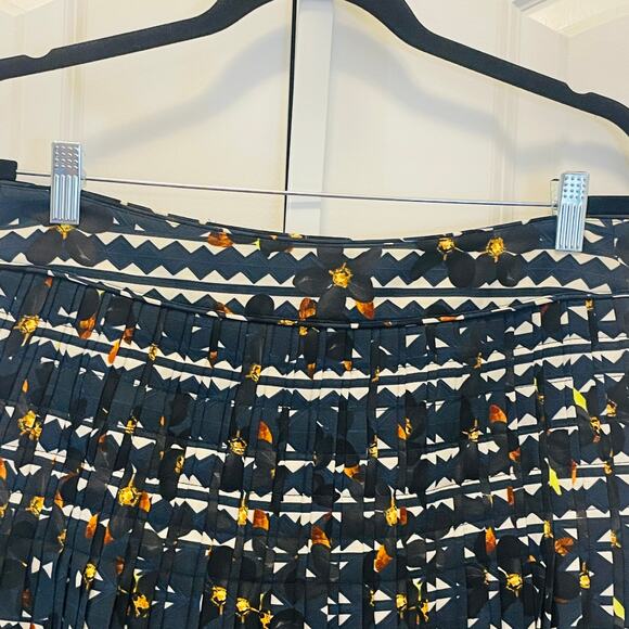 J. Crew Graphic Print Pleated Skirt - Women Size 4 - Multicolored - Picture 4 of 5